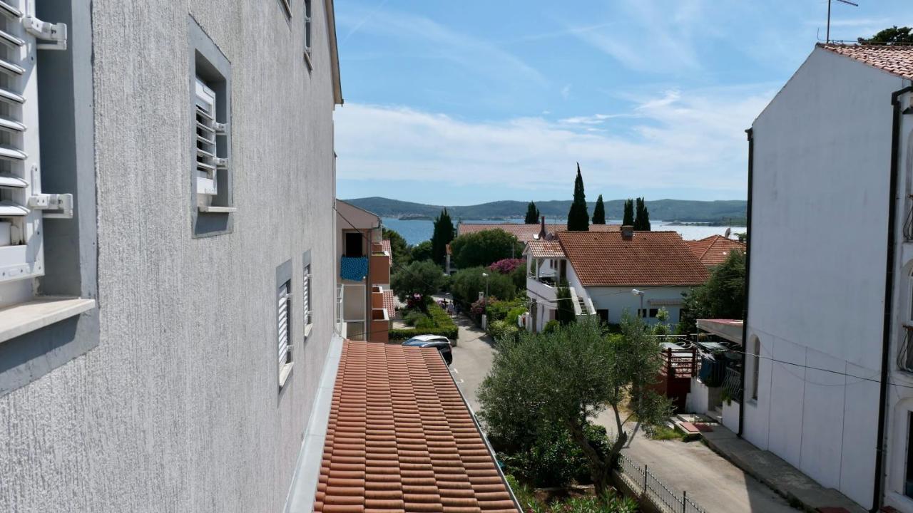 Apartments Villa Agatha Sveti Filip i Jakov Exteriör bild