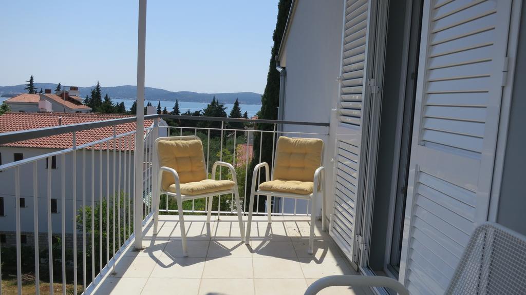 Apartments Villa Agatha Sveti Filip i Jakov Exteriör bild