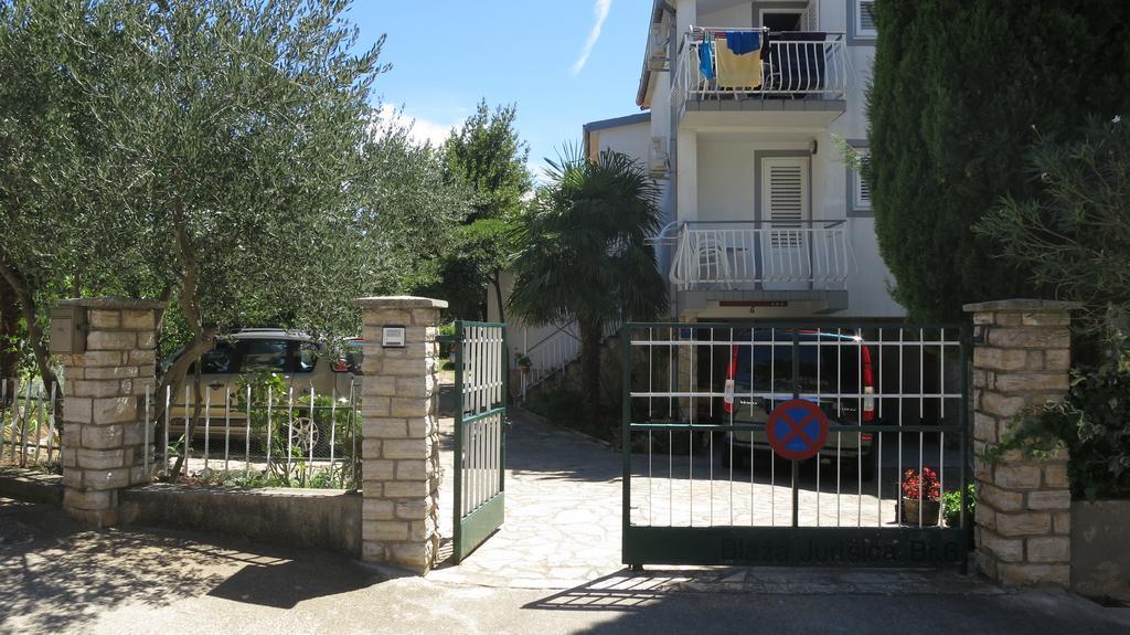 Apartments Villa Agatha Sveti Filip i Jakov Exteriör bild