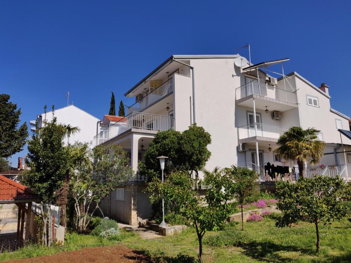 Apartments Villa Agatha Sveti Filip i Jakov Exteriör bild