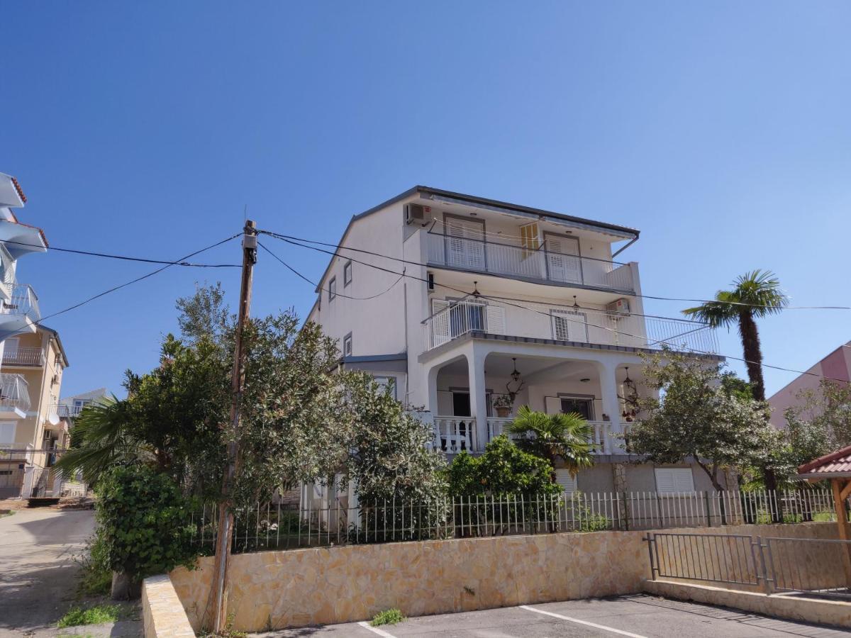 Apartments Villa Agatha Sveti Filip i Jakov Exteriör bild